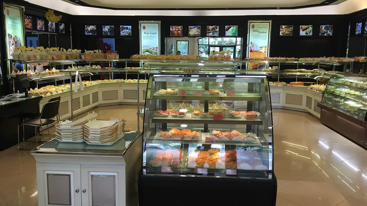 Nafees Bakers & Sweets – bakery in Keighley town centre